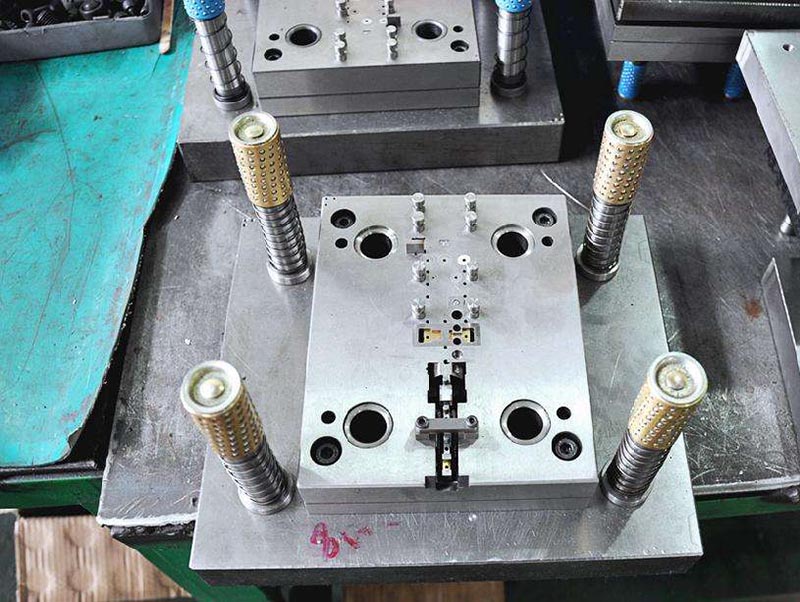 纳溪模具制造-01